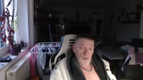 Snapshot of deinprinz2312 chatting on 02-10-26, 06:50 deinprinz2312 online show from 02-10-26, 06:50