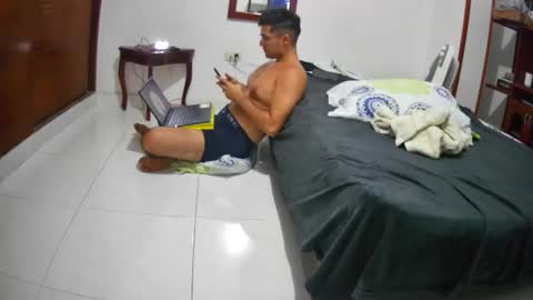 Snapshot of deividellobo chatting on 12-23-24, 03:40 deividellobo online show from 12-23-24, 03:40