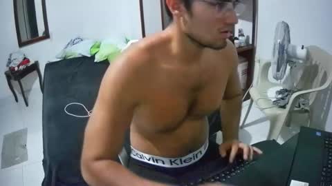 Snapshot of deividellobo chatting on 02-13-25, 04:54 deividellobo online show from 02-13-25, 04:54