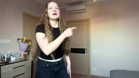 Mila online show from 03-17-26, 05:11