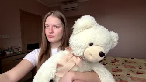 Mila online show from 03-28-26, 12:27