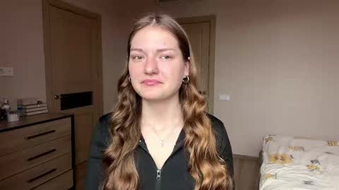 Mila online show from 04-26-26, 11:19