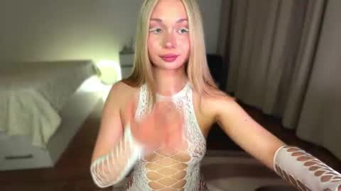 Snapshot of delanona chatting on 07-14-26, 11:43 Dia online show from 07-14-26, 11:43