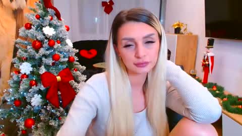 Snapshot of deliciaalove chatting on 12-21-25, 08:27 deliciaalove online show from 12-21-25, 08:27