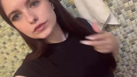 Snapshot of deliciastombaugh chatting on 04-08-26, 05:13 Kiki online show from 04-08-26, 05:13