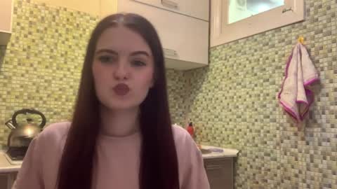 Snapshot of deliciastombaugh chatting on 04-09-26, 05:18 Kiki online show from 04-09-26, 05:18