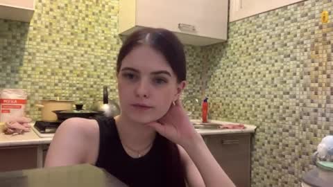 Snapshot of deliciastombaugh chatting on 04-15-26, 07:58 Kiki online show from 04-15-26, 07:58