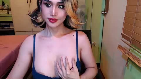 Snapshot of deliciosats chatting on 03-07-25, 07:30 Mercedes online show from 03-07-25, 07:30