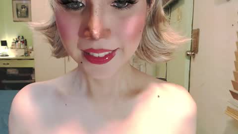 Snapshot of deliciosats chatting on 05-02-26, 01:21 Mercedes online show from 05-02-26, 01:21