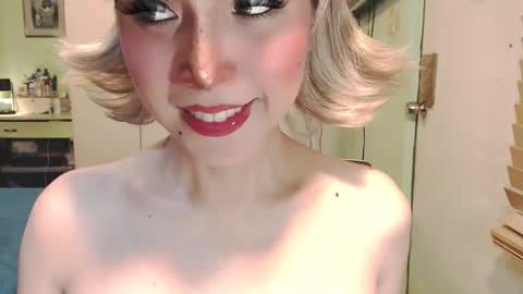Snapshot of deliciosats chatting on 05-04-26, 01:56 Mercedes online show from 05-04-26, 01:56