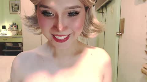 Snapshot of deliciosats chatting on 05-10-26, 01:44 Mercedes online show from 05-10-26, 01:44