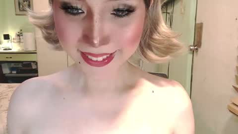 Snapshot of deliciosats chatting on 05-24-26, 01:43 Mercedes online show from 05-24-26, 01:43