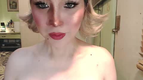 Snapshot of deliciosats chatting on 06-08-26, 02:01 Mercedes online show from 06-08-26, 02:01