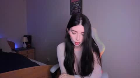 Snapshot of delicious_mila chatting on 10-30-25, 04:58 Mila online show from 10-30-25, 04:58