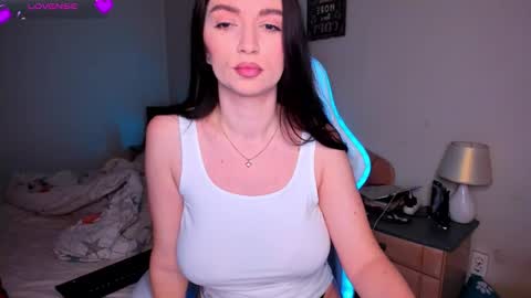 Snapshot of delicious_mila chatting on 11-20-25, 06:24 Mila online show from 11-20-25, 06:24