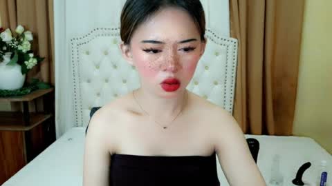 Snapshot of deliciously_sophie chatting on 06-13-26, 02:53 Sophie online show from 06-13-26, 02:53