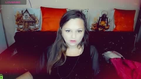 Snapshot of delinnia chatting on 11-30-25, 08:02 Margo online show from 11-30-25, 08:02