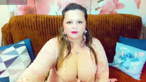 Snapshot of delinnia chatting on 06-22-26, 12:13 Margo online show from 06-22-26, 12:13