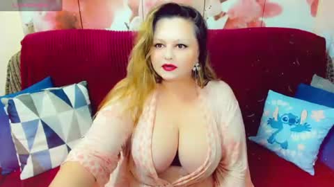 Snapshot of delinnia chatting on 07-04-26, 12:00 Margo online show from 07-04-26, 12:00
