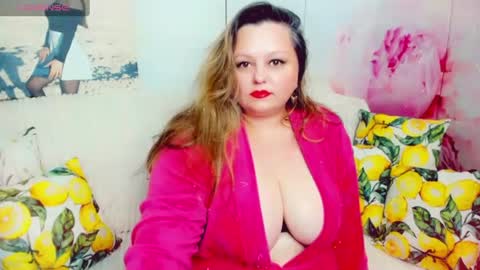Snapshot of delinnia chatting on 07-10-26, 05:59 Margo online show from 07-10-26, 05:59