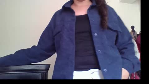 Snapshot of della_helena chatting on 12-21-25, 04:58 Della Helena online show from 12-21-25, 04:58