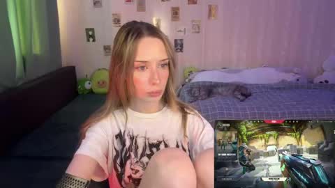 Snapshot of dellacampbell chatting on 05-19-26, 02:12 Della online show from 05-19-26, 02:12