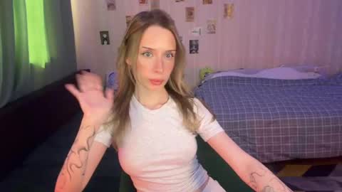 Snapshot of dellacampbell chatting on 05-20-26, 11:16 Della online show from 05-20-26, 11:16
