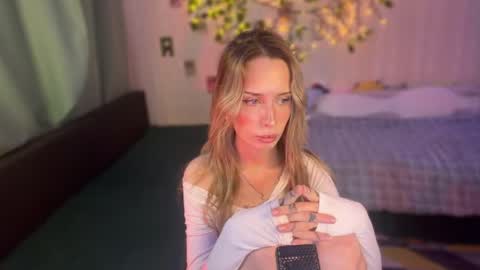 Snapshot of dellacampbell chatting on 06-01-26, 04:41 Della online show from 06-01-26, 04:41