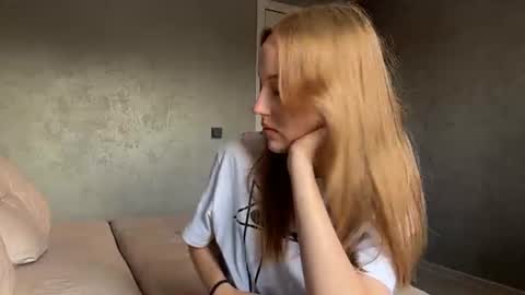 Mia online show from 07-06-26, 03:03