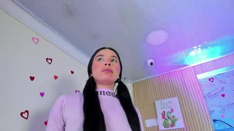 Snapshot of delphine_doll chatting on 04-29-26, 11:47 Delia online show from 04-29-26, 11:47