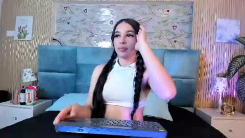 Snapshot of delphine_doll chatting on 06-28-26, 04:13 Delia online show from 06-28-26, 04:13