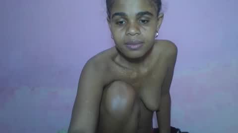 Snapshot of delphineee chatting on 05-01-26, 01:05 delphine online show from 05-01-26, 01:05