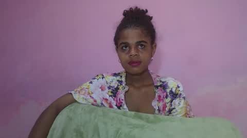 Snapshot of delphineee chatting on 05-04-26, 03:13 delphine online show from 05-04-26, 03:13