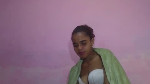 Snapshot of delphineee chatting on 05-05-26, 06:16 delphine online show from 05-05-26, 06:16