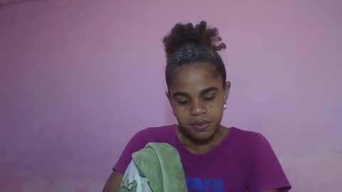 Snapshot of delphineee chatting on 05-06-26, 10:09 delphine online show from 05-06-26, 10:09