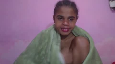 Snapshot of delphineee chatting on 05-11-26, 05:43 delphine online show from 05-11-26, 05:43