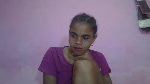 Snapshot of delphineee chatting on 05-12-26, 05:48 delphine online show from 05-12-26, 05:48