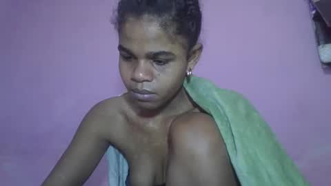 Snapshot of delphineee chatting on 05-17-26, 05:38 delphine online show from 05-17-26, 05:38