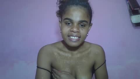 Snapshot of delphineee chatting on 05-18-26, 06:19 delphine online show from 05-18-26, 06:19