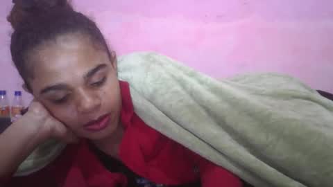 Snapshot of delphineee chatting on 05-18-26, 06:25 delphine online show from 05-18-26, 06:25