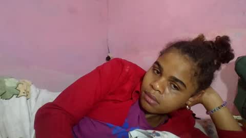 Snapshot of delphineee chatting on 05-27-26, 01:35 delphine online show from 05-27-26, 01:35