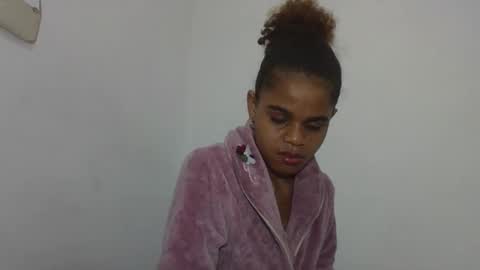 Snapshot of delphineee chatting on 06-05-26, 07:19 delphine online show from 06-05-26, 07:19
