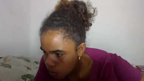 Snapshot of delphineee chatting on 06-07-26, 08:40 delphine online show from 06-07-26, 08:40
