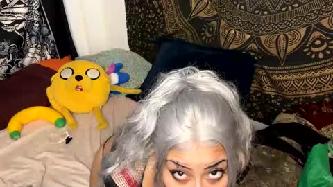 Snapshot of deluxxxeblu chatting on 12-12-24, 12:38 TankinBody online show from 12-12-24, 12:38