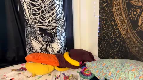 Snapshot of deluxxxeblu chatting on 12-19-24, 07:51 TankinBody online show from 12-19-24, 07:51