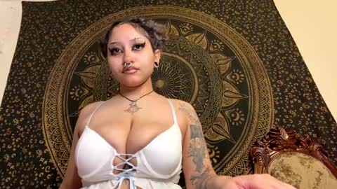 Snapshot of deluxxxeblu chatting on 01-03-25, 08:00 TankinBody online show from 01-03-25, 08:00