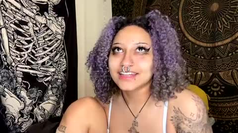 Snapshot of deluxxxeblu chatting on 01-03-25, 11:33 TankinBody online show from 01-03-25, 11:33