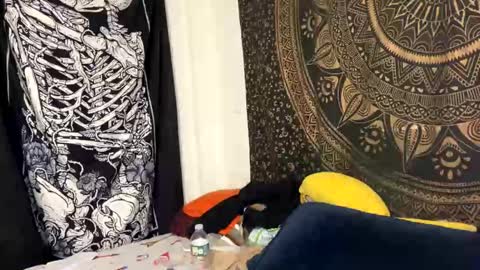 Snapshot of deluxxxeblu chatting on 01-05-25, 05:41 TankinBody online show from 01-05-25, 05:41