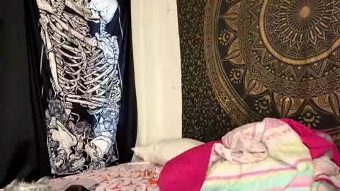 Snapshot of deluxxxeblu chatting on 01-19-25, 05:39 TankinBody online show from 01-19-25, 05:39