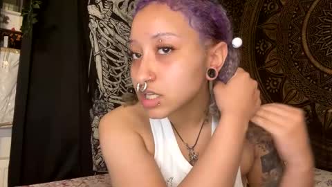 Snapshot of deluxxxeblu chatting on 01-21-25, 01:08 TankinBody online show from 01-21-25, 01:08